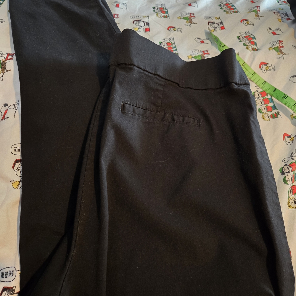 Woman's Black Pants. 20 Apt 9